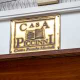 L�ingresso a piano terra � contraddistinto da una piccola targa dorata con su scritto �Casa Piccinni-Centro ricerche musicali�...